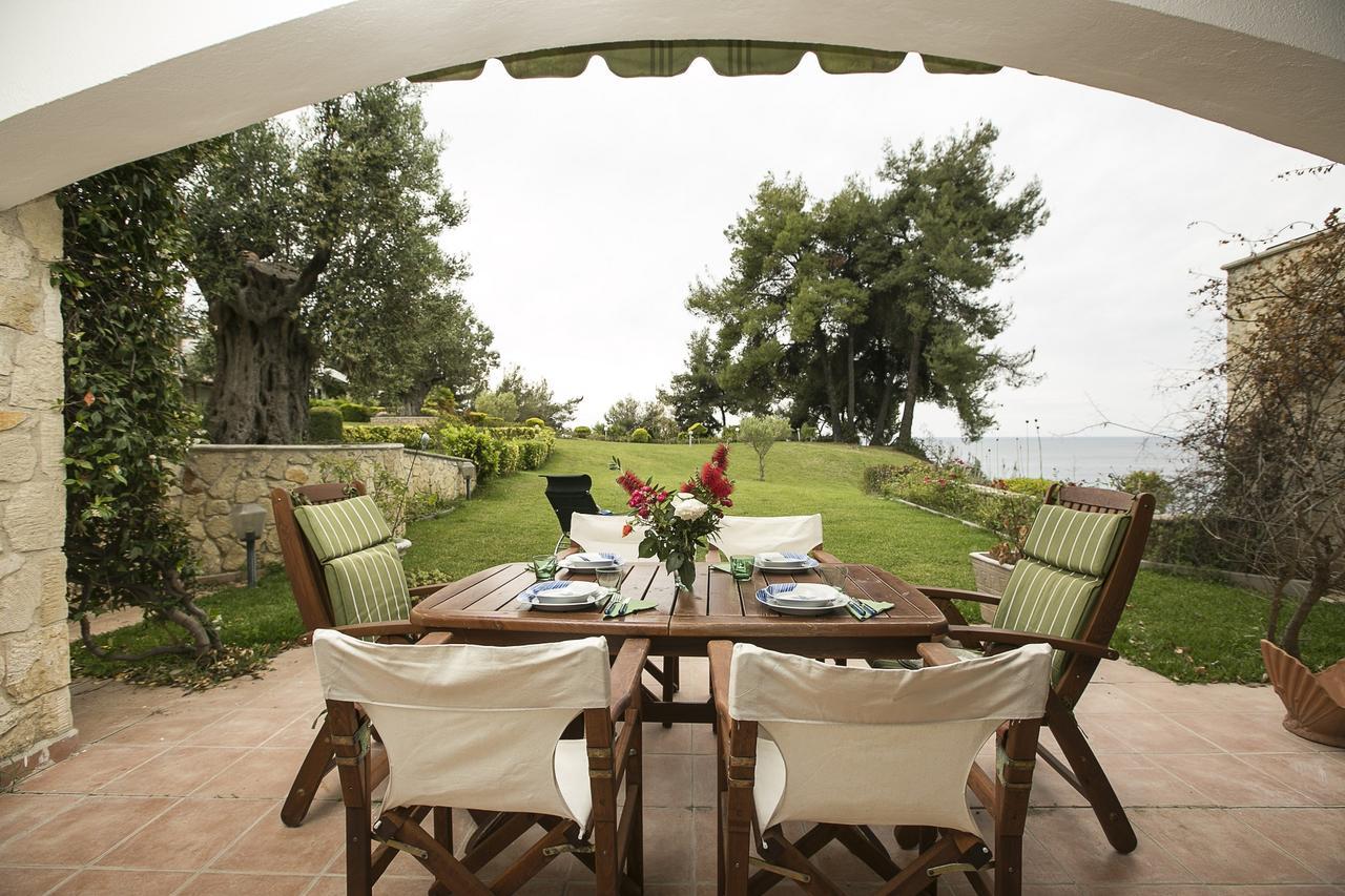 Blue Crab, Beachfront House In Kalandra #Feelslikehome Hanioti Bagian luar foto